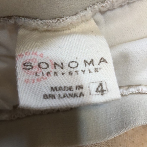 Girls gold and sparkle lined skort (built-in shorts). Like new condition. Size 4 - Picture 3 of 5